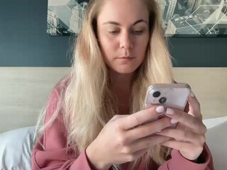 leannequeen113 chaturbate Skinny bitch jerking pussy with phallus