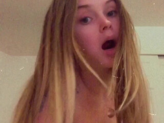 RedWillow9 onlyfans bitch poses naked