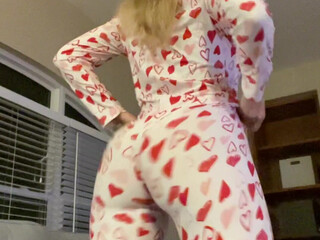 oliviamaebaee onlyfans scoring bitch fucks herself with a dildo