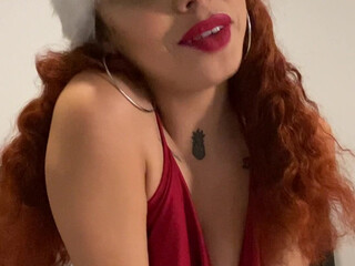 Mariaa Skyy aka mariaaskyy onlyfans housewalker reveals her delicious body