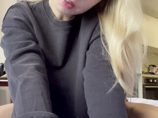 Daisy Drew aka beachbbyxxx onlyfans  gave a big boob check-then fucked herself with a dildo