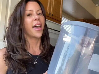 Alexis Fawx aka alexisfawx onlyfans thinty passionately pulls the cap