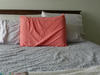 Rosikarterkiss onlyfans hot babe gently jerks pussy