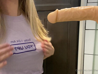 Haileyhatezyou onlyfans  flies away form the buzz of orgasm