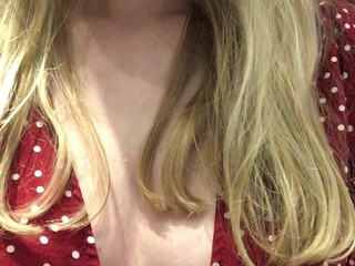 Haileyhatezyou onlyfans black-haired curvy takes a shower