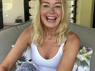 Arabella De Rose aka Hotwife aka arabelladerose onlyfans gorgeous babe takes off her underwear