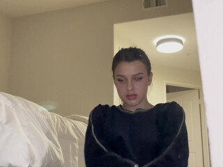 Alexia Rae aka Alexiaxrae onlyfans tattooed beauty pulls the clitoris with a vibrator