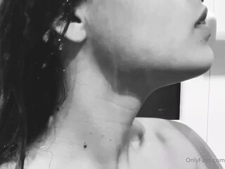 Luna Ventura aka lunaventura onlyfans petite hottie passionately jerks off her cunt