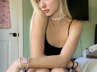 Goddess Kaylee aka xomaddykxo onlyfans chubby mare in honor of the holiday shows its bust