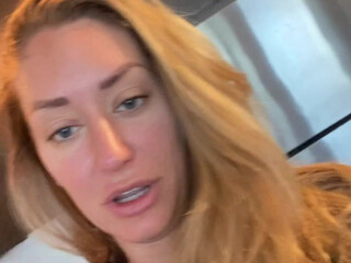 Madison Winter aka MadiTown onlyfans attractive babe shows shaved holes