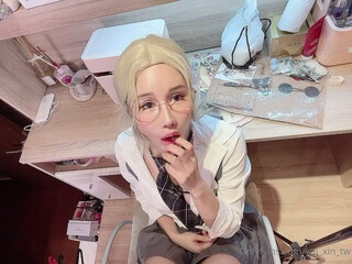 Yui Xin aka yui_xin_tw onlyfans hot babe pulls her holes