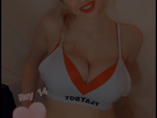 Cas Summer aka csblondebombshell onlyfans blond slut jerking off dick