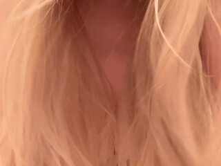 Cas Summer aka csblondebombshell onlyfans black-haired lady caresses boobs