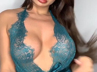 Amber Jasmine aka amberjasmine_x onlyfans luxury skin fucks two holes