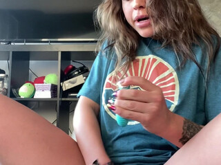 Bella aka bansheebel onlyfans beautiful bitch - deliciously jerks off her cunt