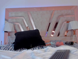 aliz_01 chaturbate busty kurva fingering her pussy with a vibrator