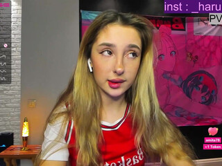 harubunny chaturbate dark skinned lady gently jerks her pussy