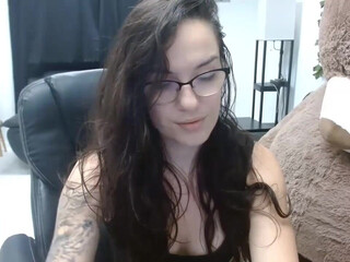 [chaturbate] emoxbunny threw her legs up