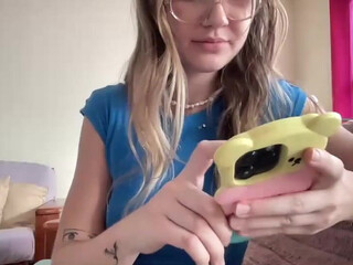 [chaturbate] princesszelda22 young babe in wet t-shirt