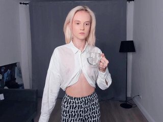 lili_summer chaturbate free show 2/03/2024