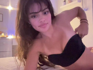 Poutyselenaa Chaturbate Sexy Thin Chick 4/04/2024