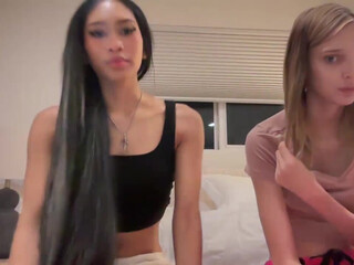 Lucyislachaturbate Plays With Vulva 15/October/2024