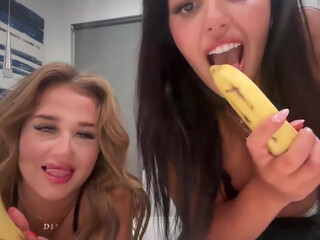 Emilyster Chaturbate Fuck Show