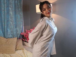 Philomenafrost Chaturbate Pale Brunette Teases 4/12/2024