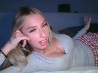 Mollymckay chaturbate slut plays drilling toy 17/02/2025