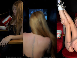 Averyyskye Onlyfans Blonde Busty Girl Masturbates