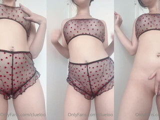 Clueloo Onlyfans Recent Cam Model Sextapes Her Boobs