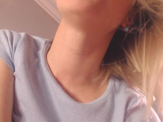 juliaiva  Skinny strumpet webcam