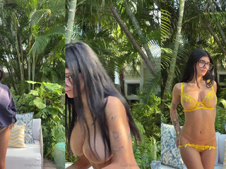Mia Khalifa onlyfans little girl