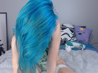 misshowl  touches her wet clitor