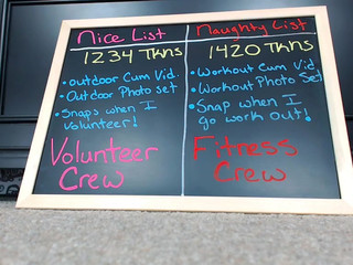 foxy_gamer  Turns her ass in front of the camera