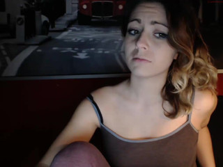 kimilee22  slim girlfriend baking masturbate