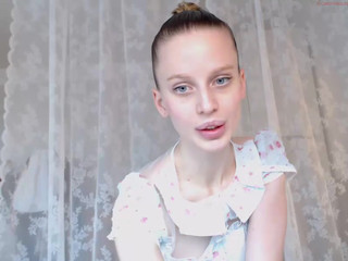 ellaa91  Fucks Her Pussycat On Webcam