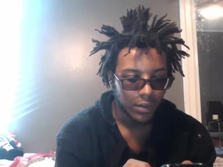 littlekushkitty  has wet pussy which ready to cum