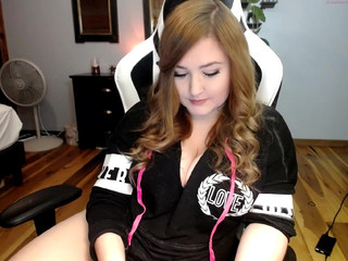 missnerdydirty  Showed her dirty pussy in fries