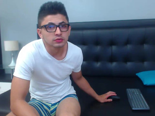 maxandariana  play with her pink clit