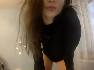 luanhea  Turns her ass in front of the camera