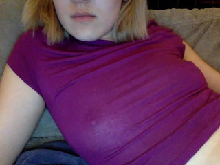 pinkcottoncandy88  Caresses her shaven pussy