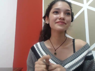 makaylacortez  play with her pink clit