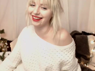 lillexie  Fucks her finger