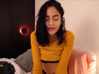 everlenn  fingering her damp panties