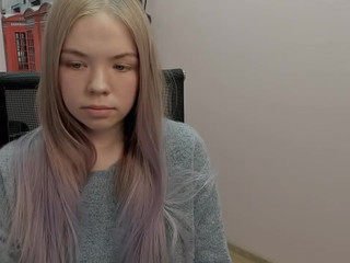 nikkishygirl  sweet webcam doll