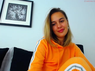 xmirrabbellax  Gets Wet and Ready to be fucked