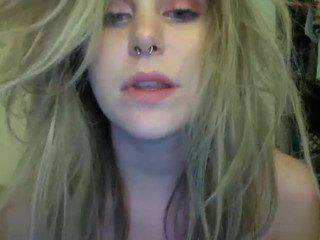 skylarkush  Brought herself to orgasm in free chat