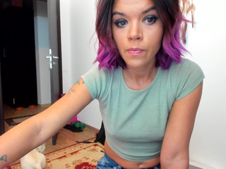 gabriellered  Touches her pussy