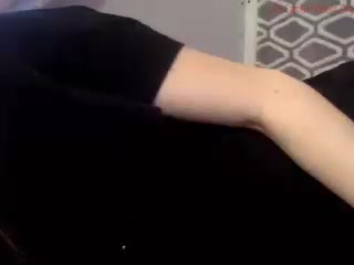 littlekushkitty  Smeared herself with oil and masturbate